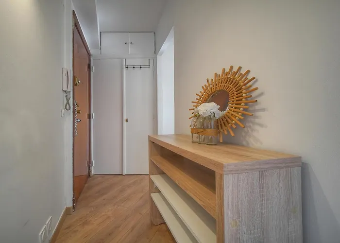 Moderne Balcon, Proche Forville- Centre A0b198 * Cannes